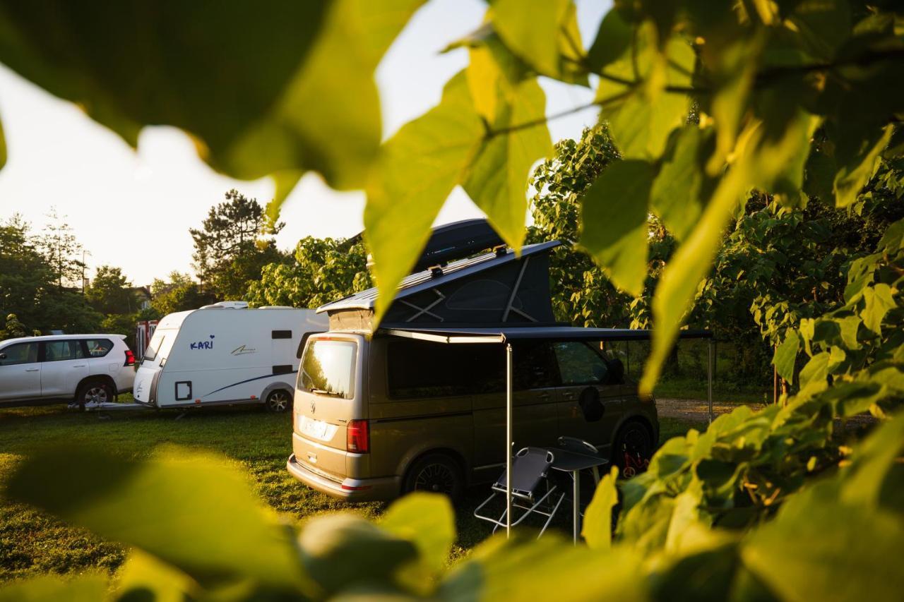 Hotel Camping @ Nogometni Golf Laibach Exterior foto
